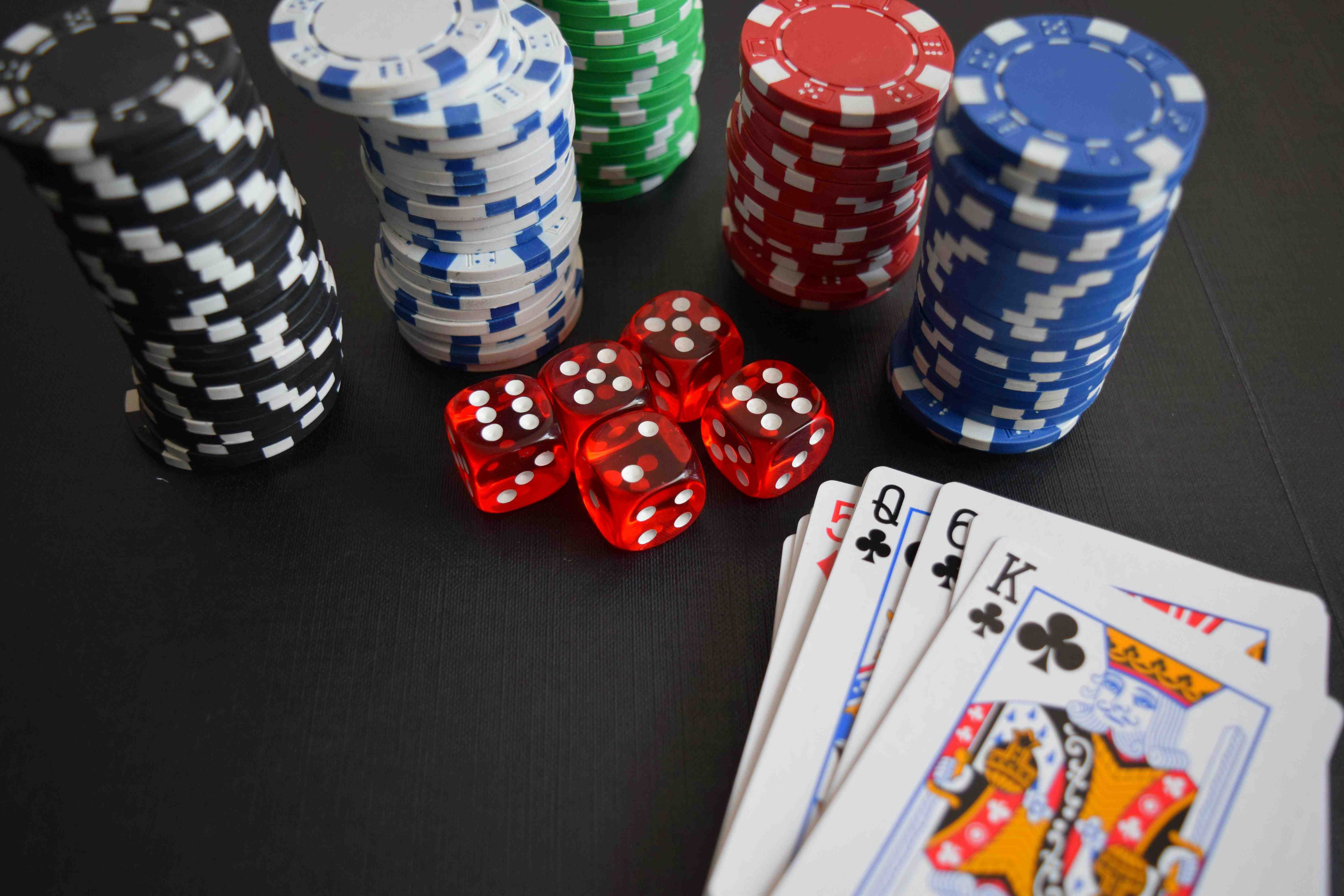 မြန်မာနိုင်ငံ မိုဘိုင်းဖြင့် lnle99 slot ဂိမ်း ကစားနေသည်